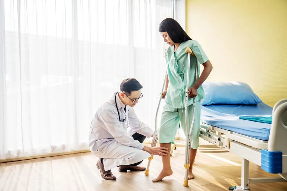 Gãy xương chân bao lâu thì lành?