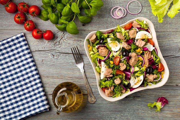 món ăn chống ngán ngày tết: salad cá ngừ