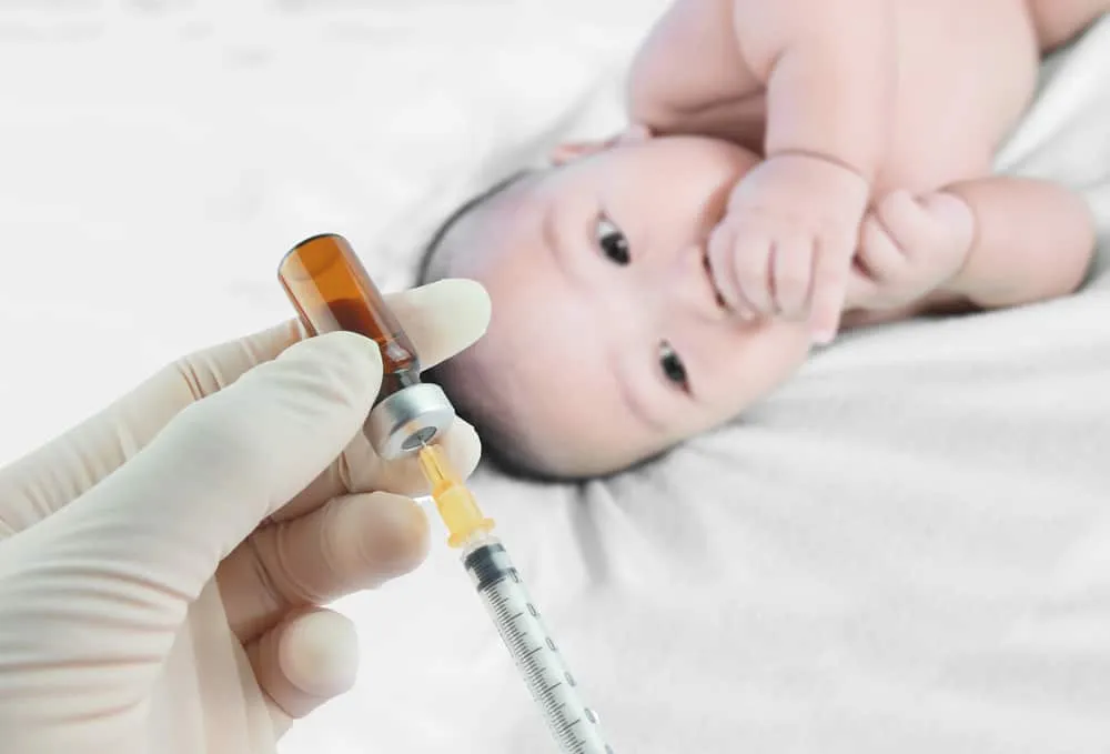 trẻ tiêm 6 trong 1 có sốt không