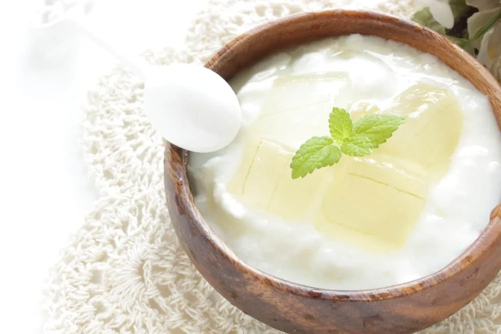 trị nám bằng nha đam và sữa chua