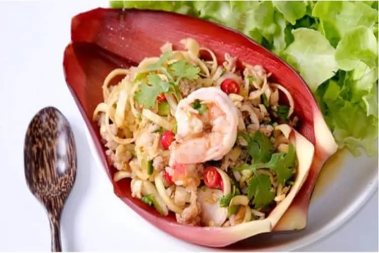 các món ăn từ chuối để giảm cân: gỏi chuối xanh