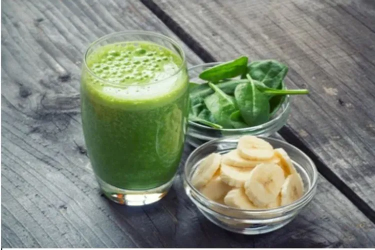 các món ăn từ chuối để giảm cân: sinh tố chuối rau bina