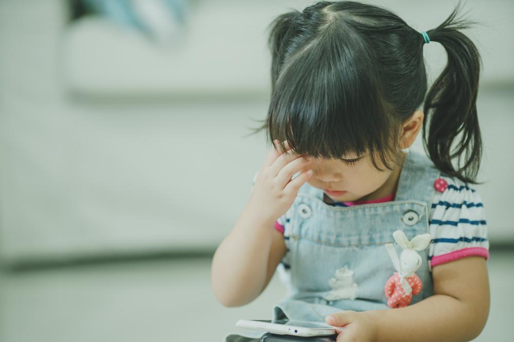 Tác hại của điện thoại với trẻ em