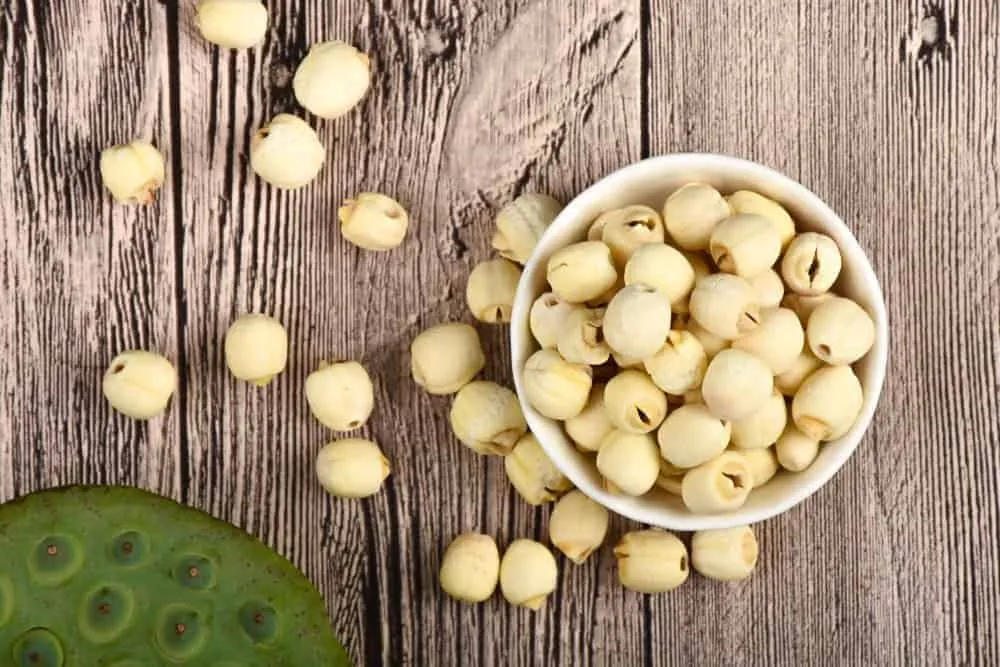 cháo cá chép cho bé với hạt sen