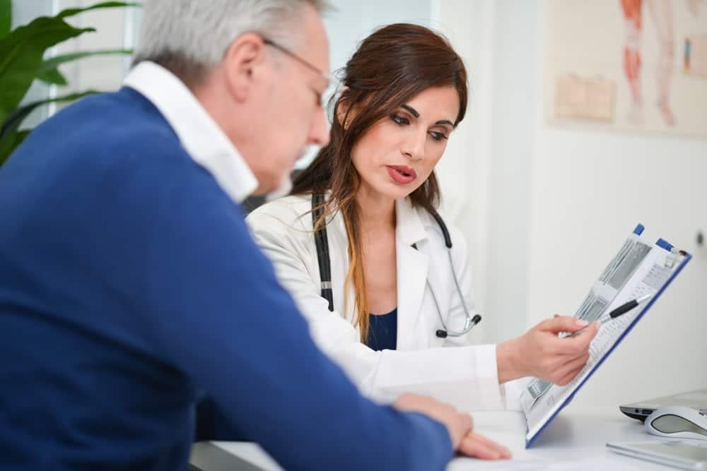 khi nào triệu chứng mất trí nhớ cần đến gặp bác sĩ