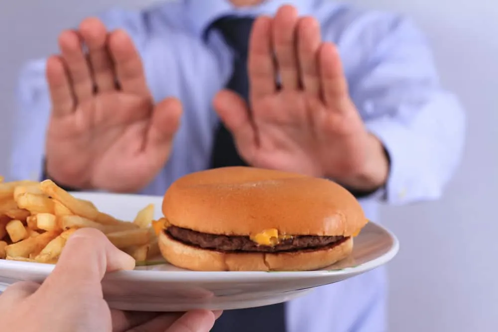 bệnh tim không nên ăn gì? Thức ăn chứa nhiều chất béo