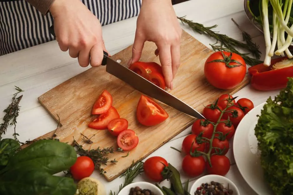 Cháo thịt lợn cho bé ăn dặm với cà chua