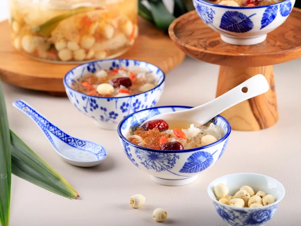 cháo tổ yến cho bé ngủ ngon với nấm đông cô và hạt sen