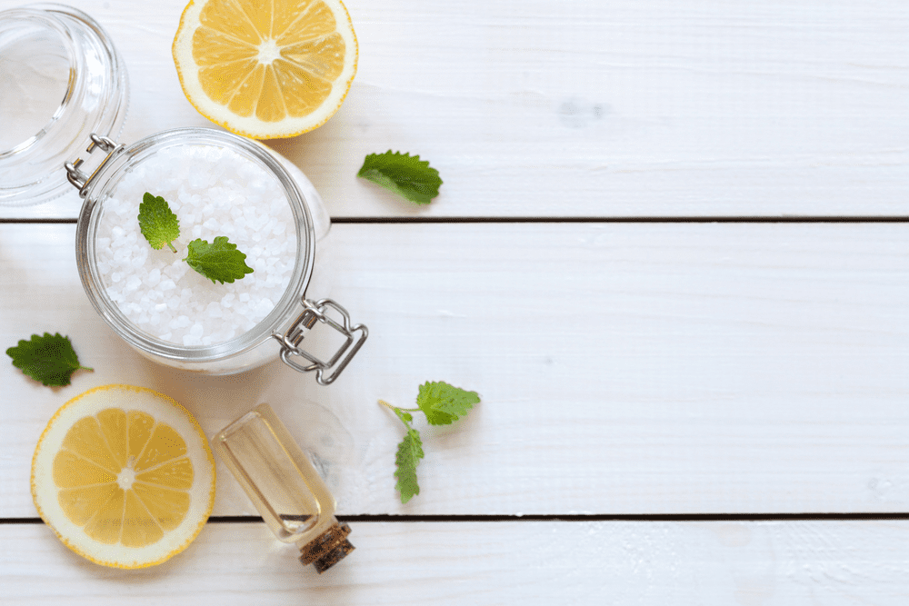 tẩy tế bào chết cho da đầu bằng muối và chanh