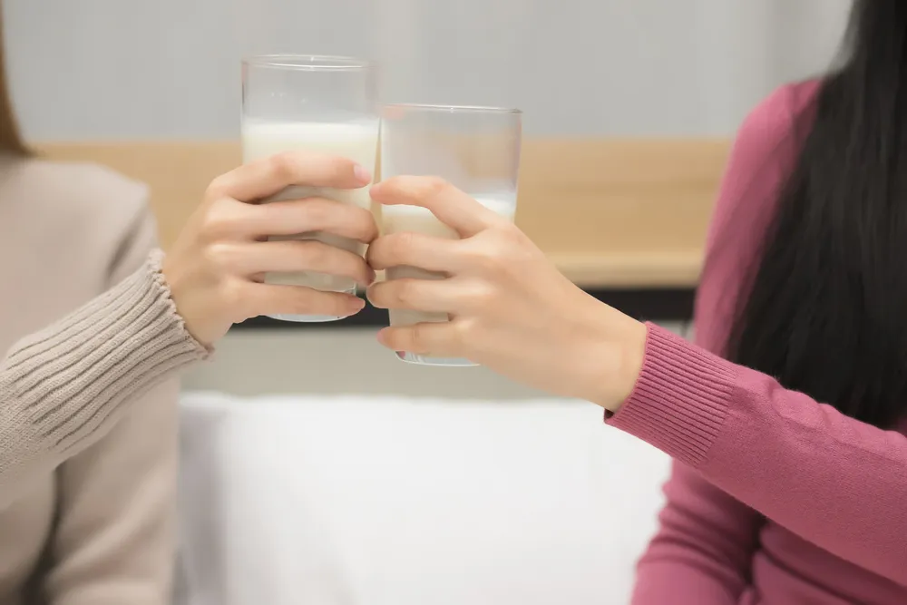 uống sữa trước khi ngủ