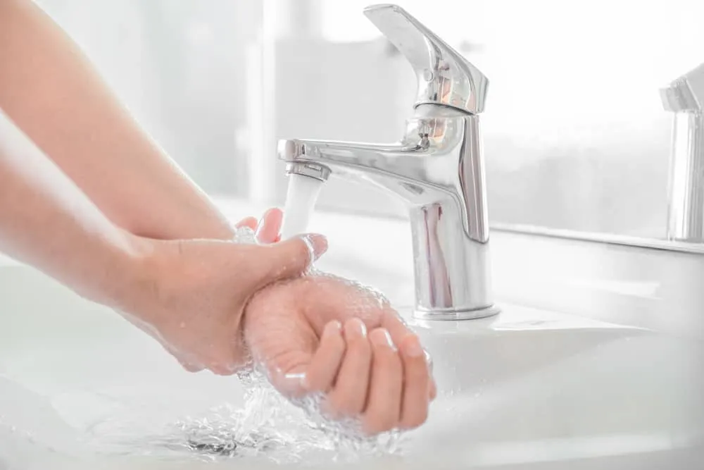 Làm sao để điều trị dị ứng xà phòng?