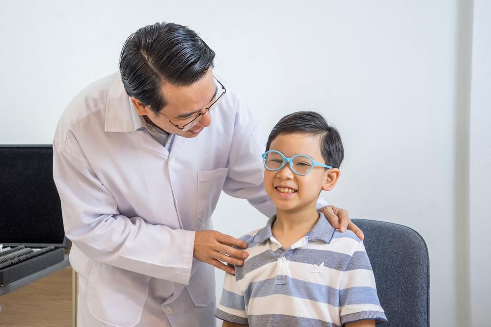 cận mấy độ là nặng?