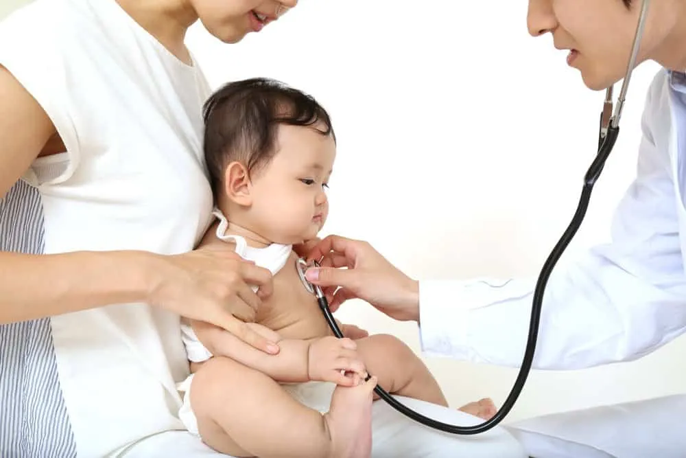 dấu hiệu trẻ sặc sữa vào phổi