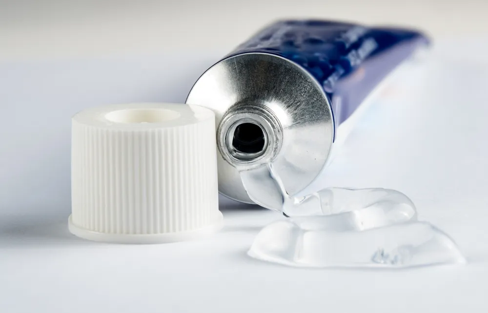 thuốc mỡ tra mắt có tác dụng gì?