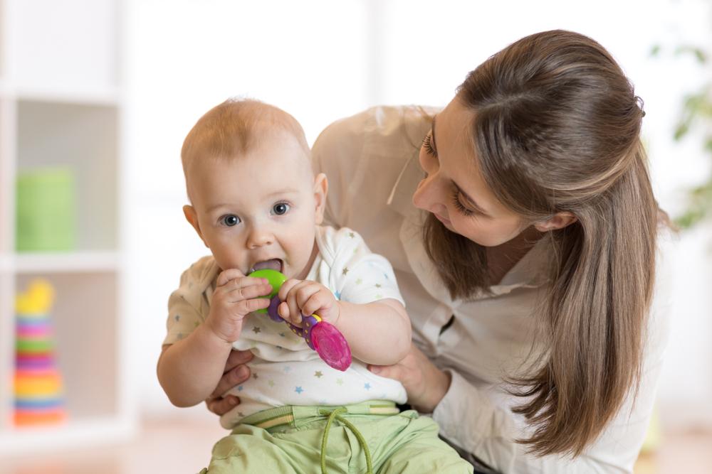 Cách chăm sóc trẻ sốt mọc răng