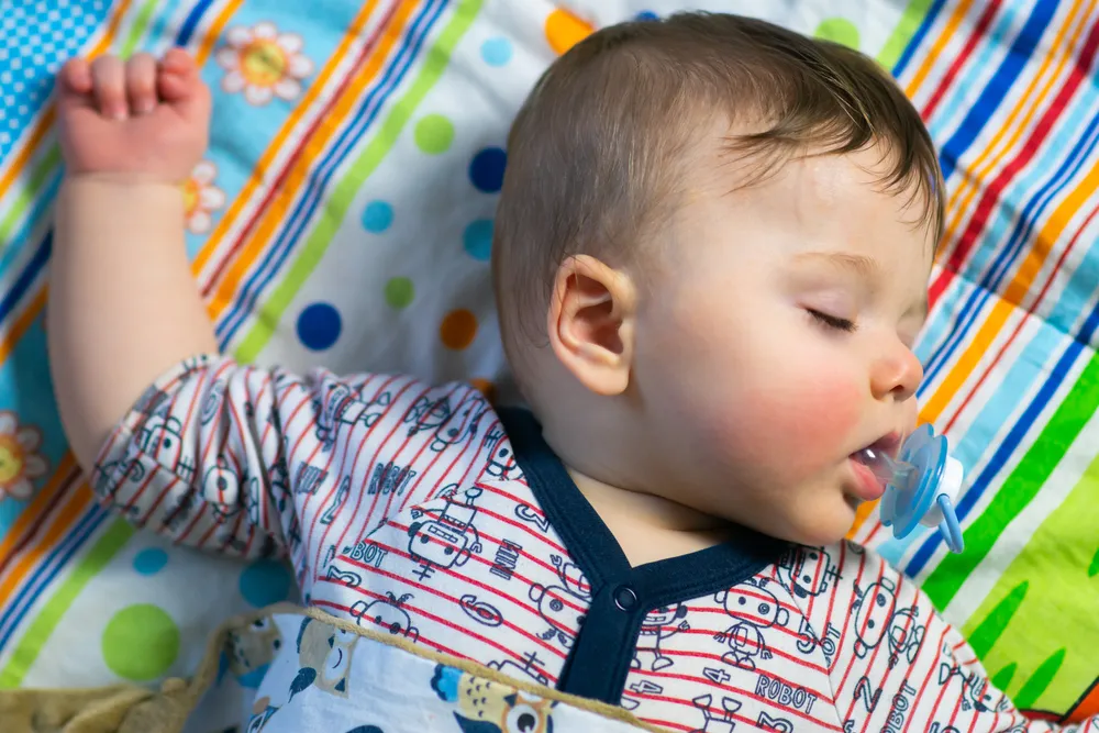 Mẹo mọc răng không sốt: Cho trẻ gặm chân gà luộc 