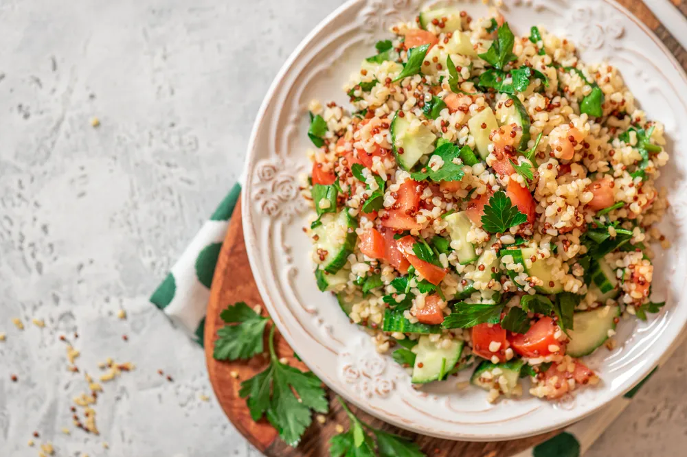Chế biến hạt quinoa giảm cân: Salad quinoa