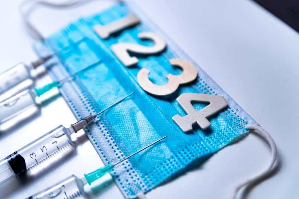 có nên tiêm vaccine Covid-19 mũi 4