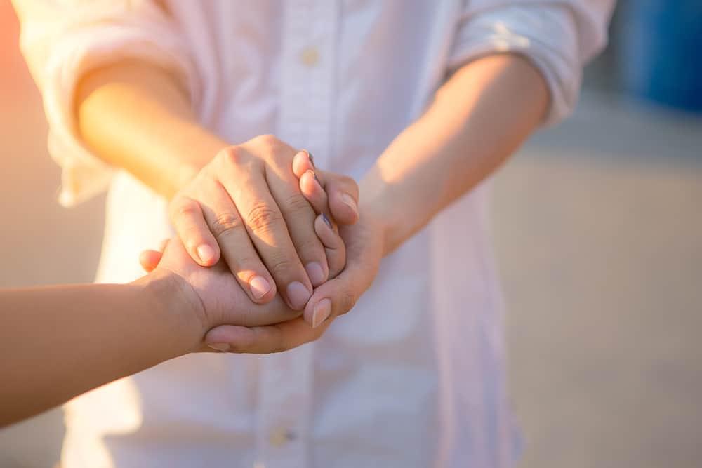 Làm sao để hỗ trợ những người đã bị tấn công tình dục?