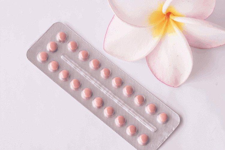 Đang uống thuốc tránh thai hàng ngày có kinh đột ngột
