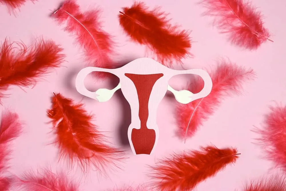 Quan hệ ra máu đỏ nâu có nguy hiiểm không