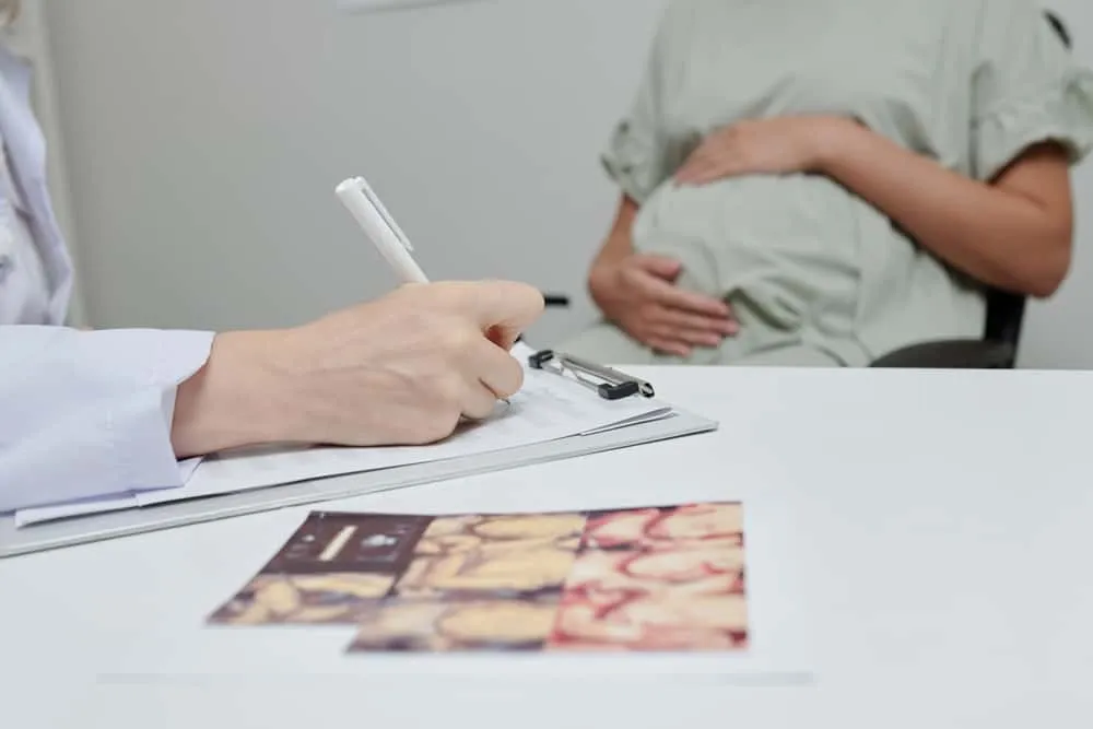 có nên nặn sữa non khi mang thai