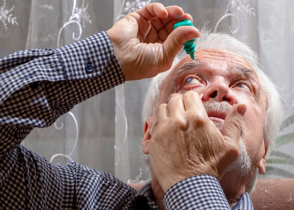 cách sử dụng thuốc nhỏ mắt trị cườm nước