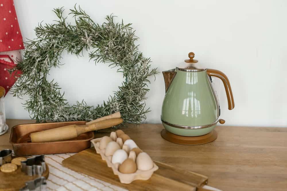 cách luộc trứng lòng đào với ấm siêu tốc