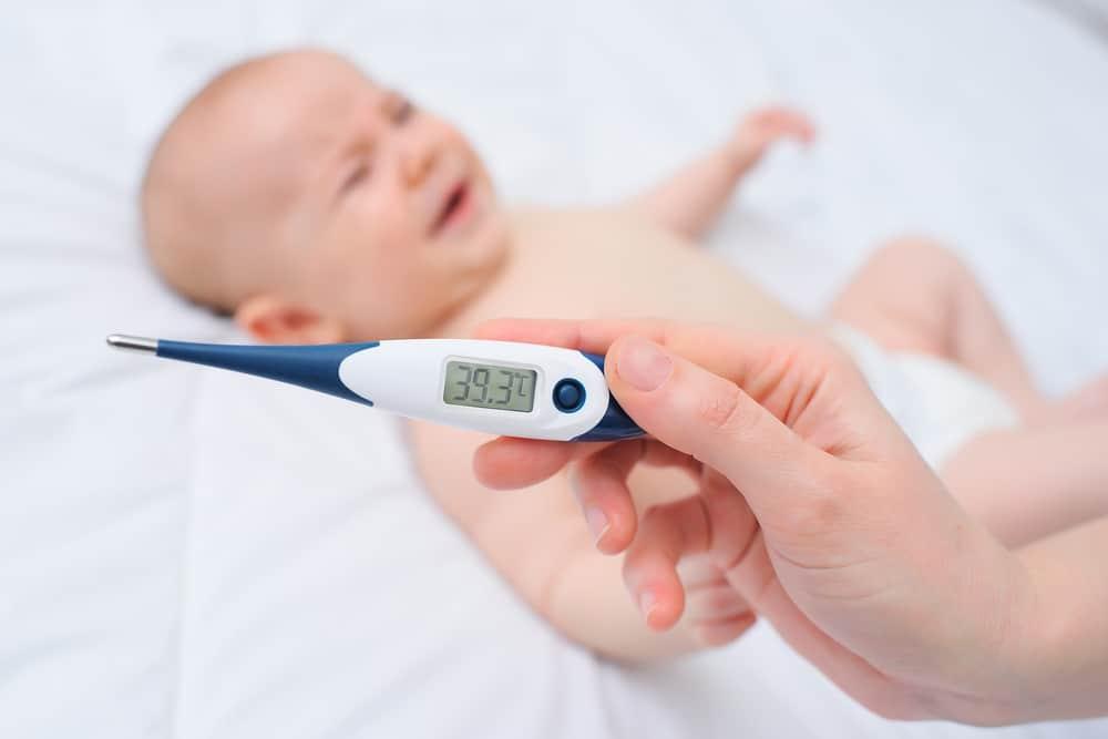 dấu hiệu viêm tai giữa ở trẻ sơ sinh và trẻ nhỏ