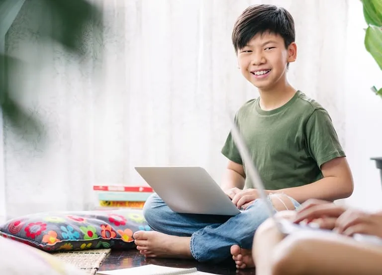 Hướng dẫn cách lột bao quy đầu tại nhà cho bé trai