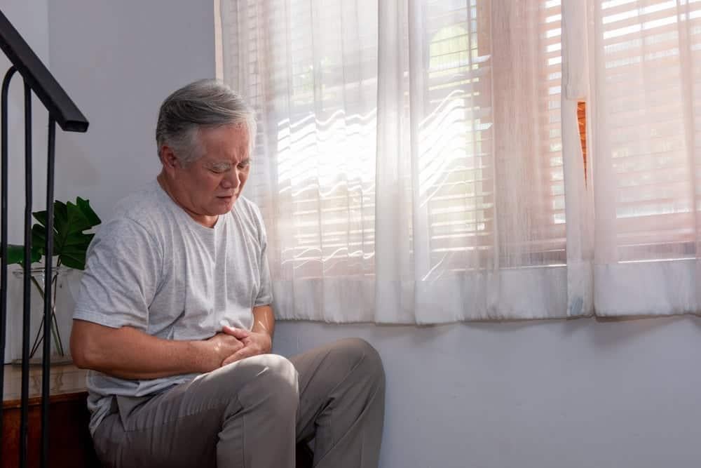 triệu chứng viêm túi thừa đại tràng: táo bón