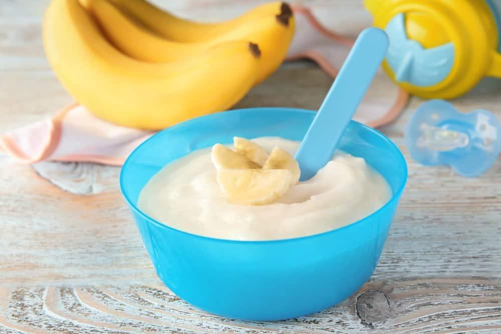 Cháo bánh mì cho bé với chuối