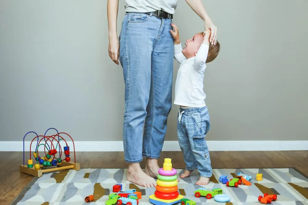 trẻ con tức giận, quấy khóc