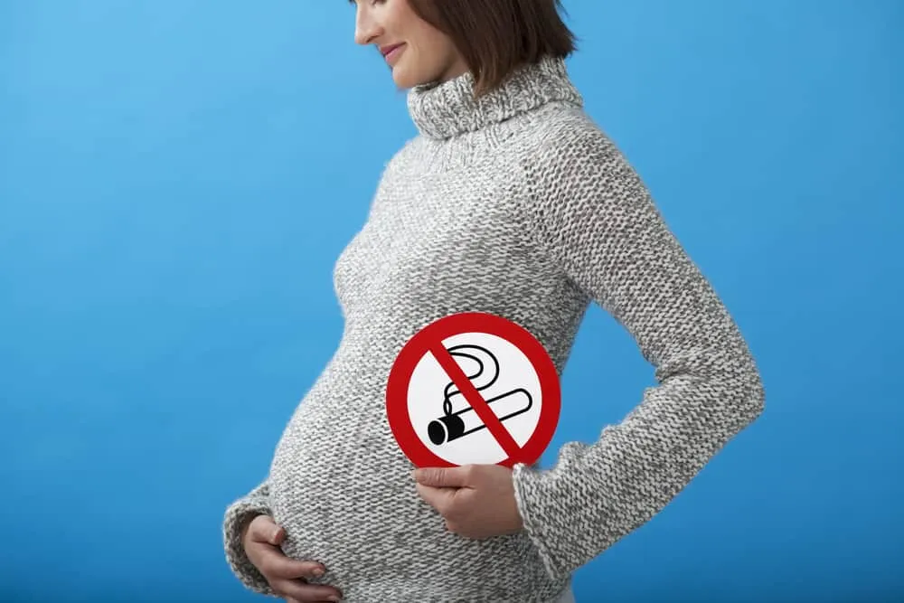 mẹ bầu hít phải khói thuốc lá