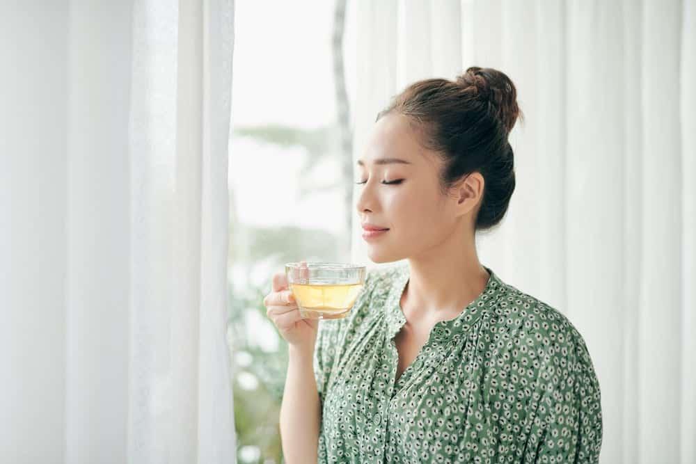 uống trà gì để hạ huyết áp: trà xanh