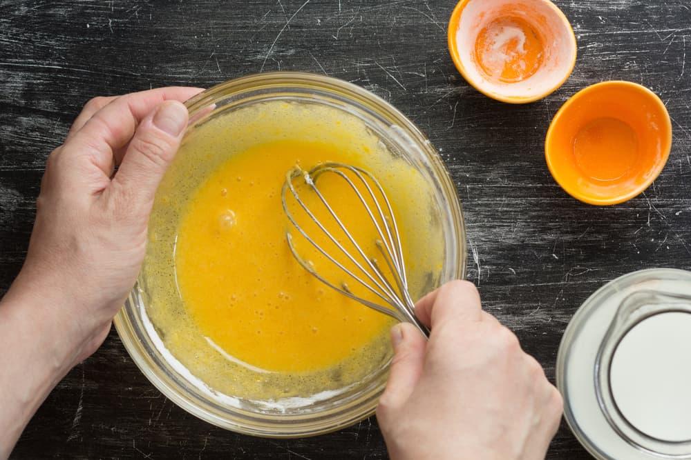 cách làm bánh bông lan bằng nồi cơm điện