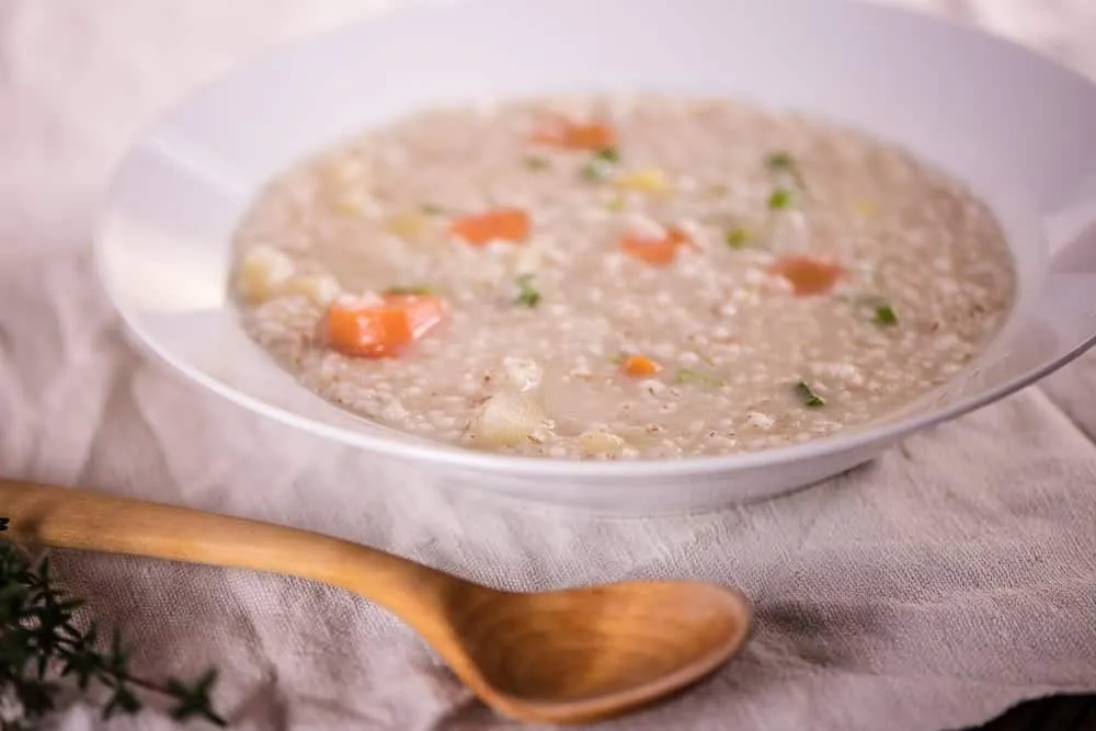 cháo cá ngừ cho bé với cà rốt