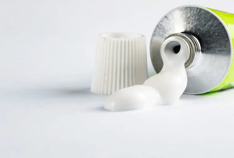 cách chữa mụn đầu đinh bằng thuốc bôi