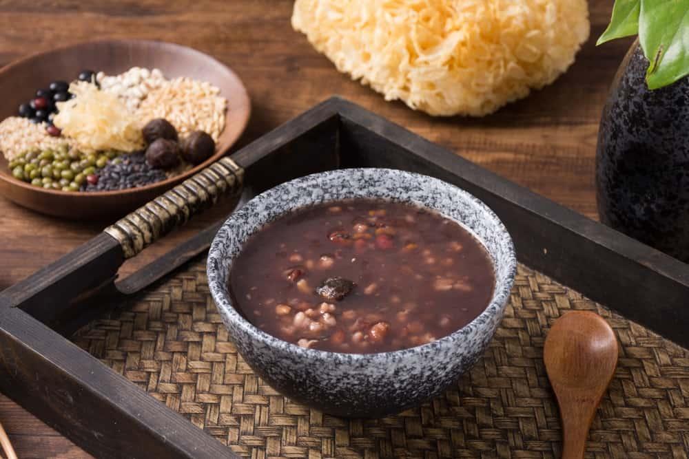 cháo đậu đỏ cho bé với tôm