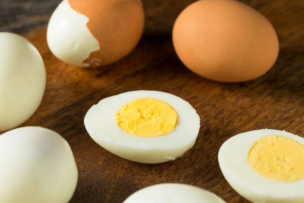 cháo đậu đỏ cho bé với trứng gà