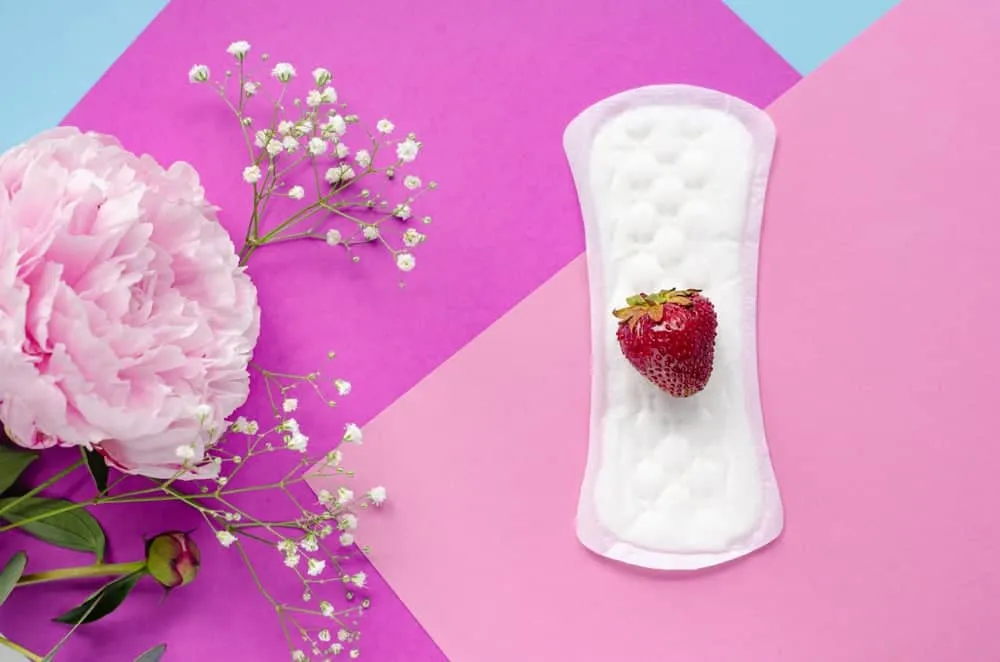 ra máu báo thai thử que được chưa