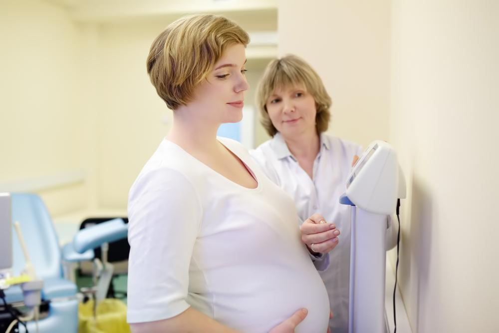 thai 22 tuần phải làm xét nghiệm gì: kiểm tra cân nặng