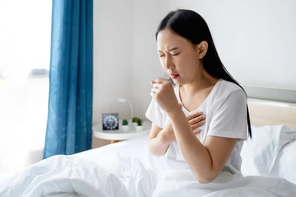 ấn vào xương sườn thấy đau