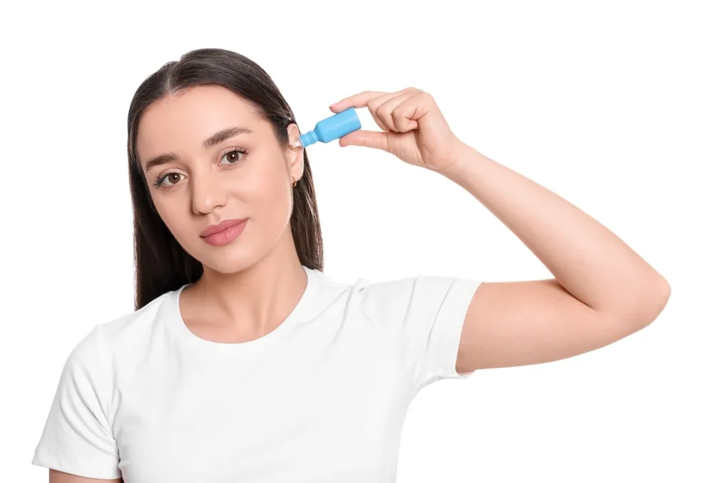 cách làm sạch ráy tai ướt