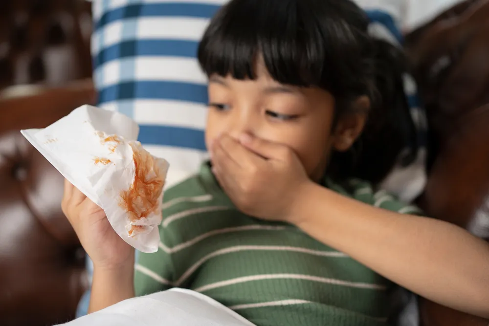 ho ra máu là bệnh gì ở trẻ em?