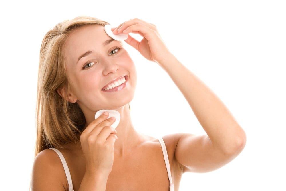 Vệ sinh da mặt sạch giúp mụn mau khỏi