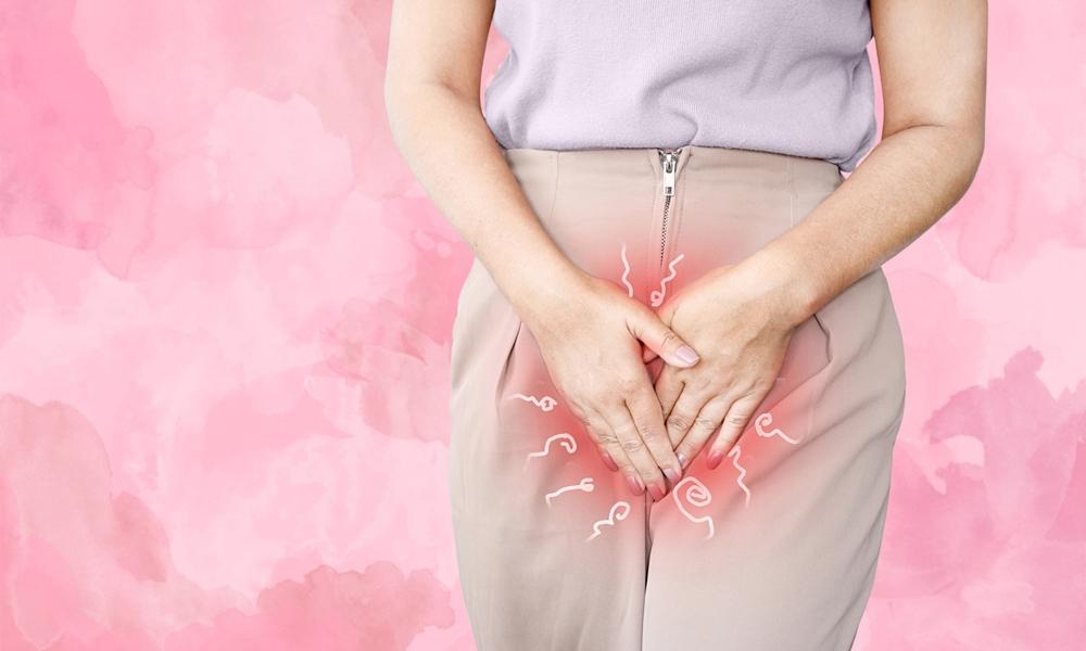 quần lót bị kiến bu do viêm phụ khoa