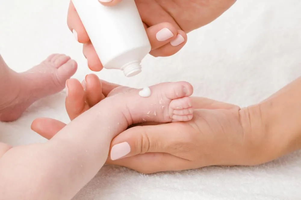 kem bôi nano bạc dùng cho trẻ sơ sinh được không