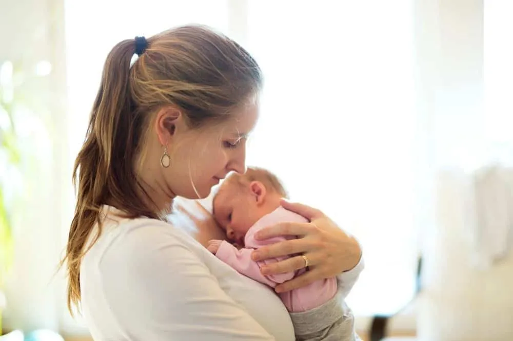 Trẻ thở khò khè và hay vặn mình là thiếu chất gì?