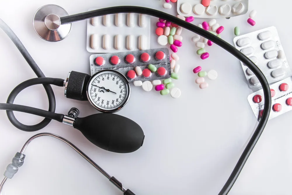 Uống thuốc huyết áp lâu dài có ảnh hưởng gì không và những tác hại thường gặp